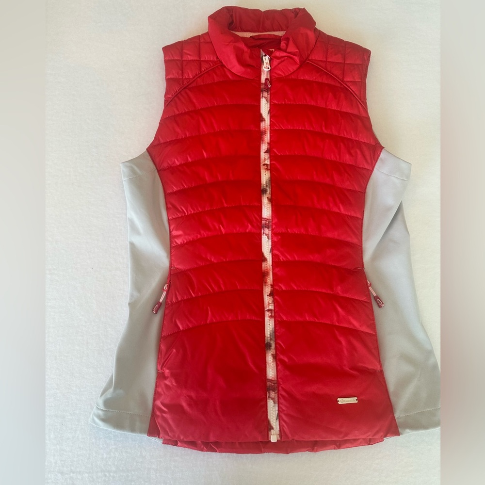 Sunice Red and Gray Quilted Puffer Vest golf  featherless women’s size Small